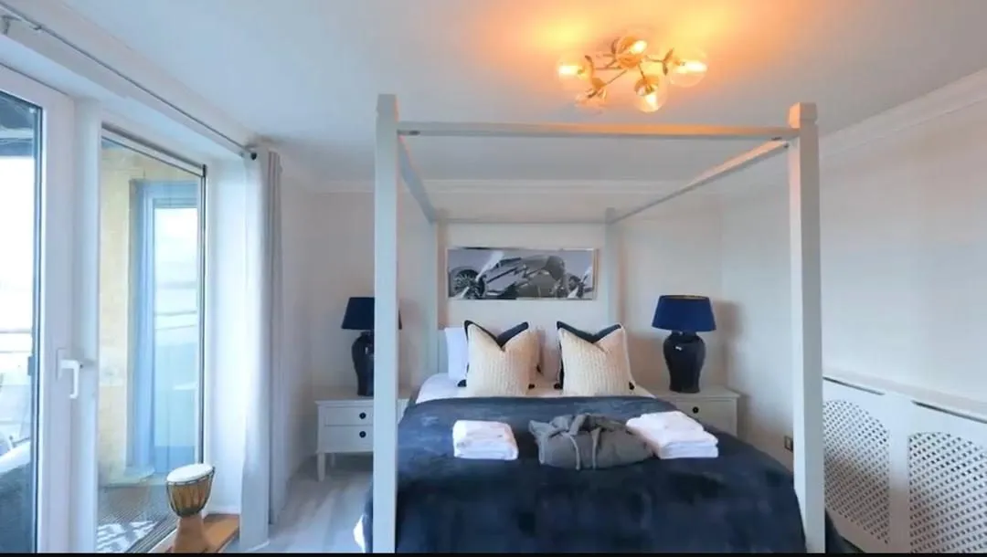 3 Bedroom Short-let in London The View Greenwich-Luxury River Thames Apartment. — photo 2