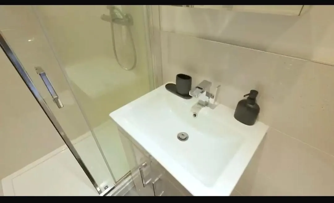 3 Bedroom Short-let in London The View Greenwich-Luxury River Thames Apartment. — photo 5