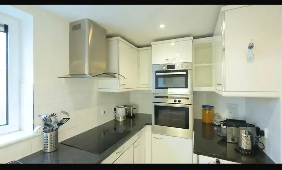 3 Bedroom Short-let in London The View Greenwich-Luxury River Thames Apartment. — photo 6