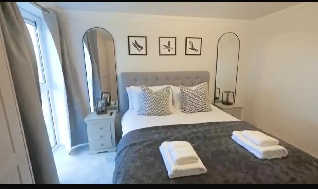 3 Bedroom Short-let in London The View Greenwich-Luxury River Thames Apartment. — photo 7