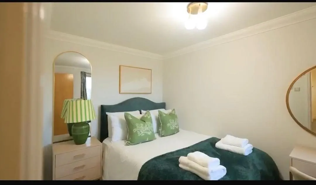 3 Bedroom Short-let in London The View Greenwich-Luxury River Thames Apartment. — photo 8